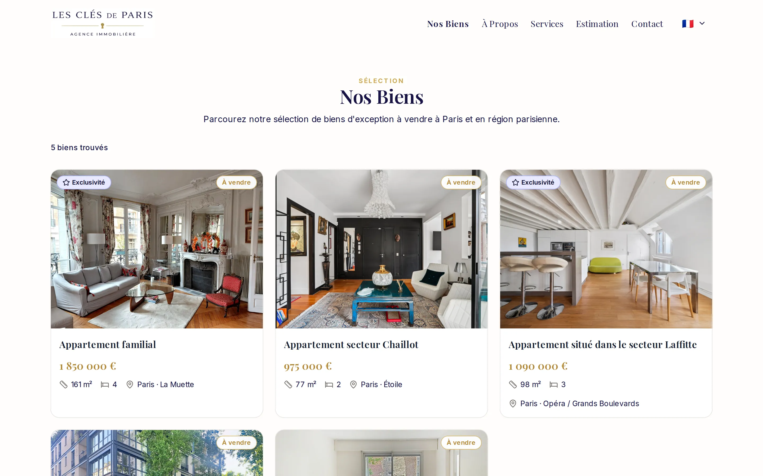 Page « Nos Biens » : sélection de biens d’exception à vendre, avec prix, surface, nombre de pièces et localisation